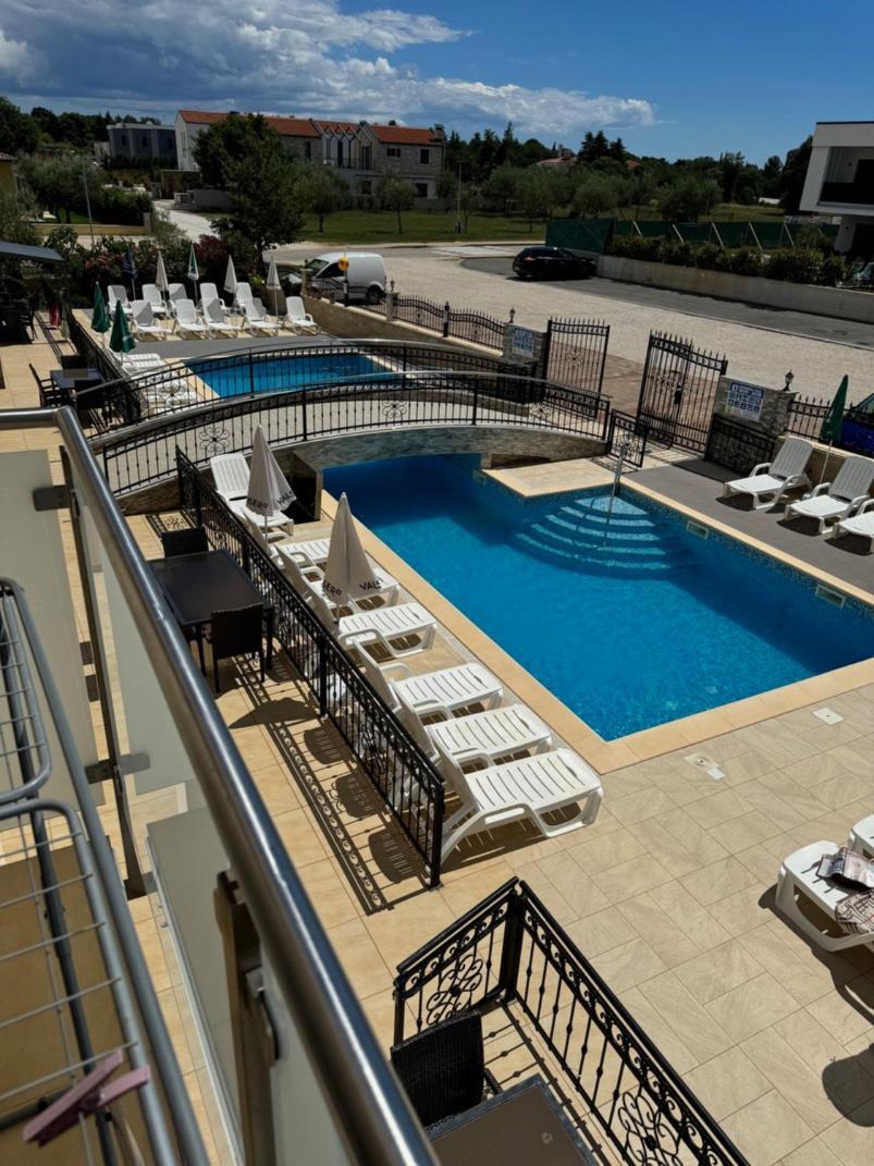 Funtana Appartements an der 1 Reihe vom Meer Exterior foto