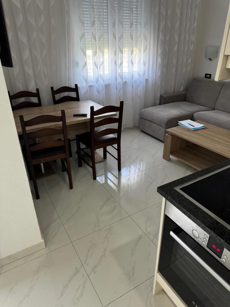 Funtana Appartements an der 1 Reihe vom Meer Exterior foto