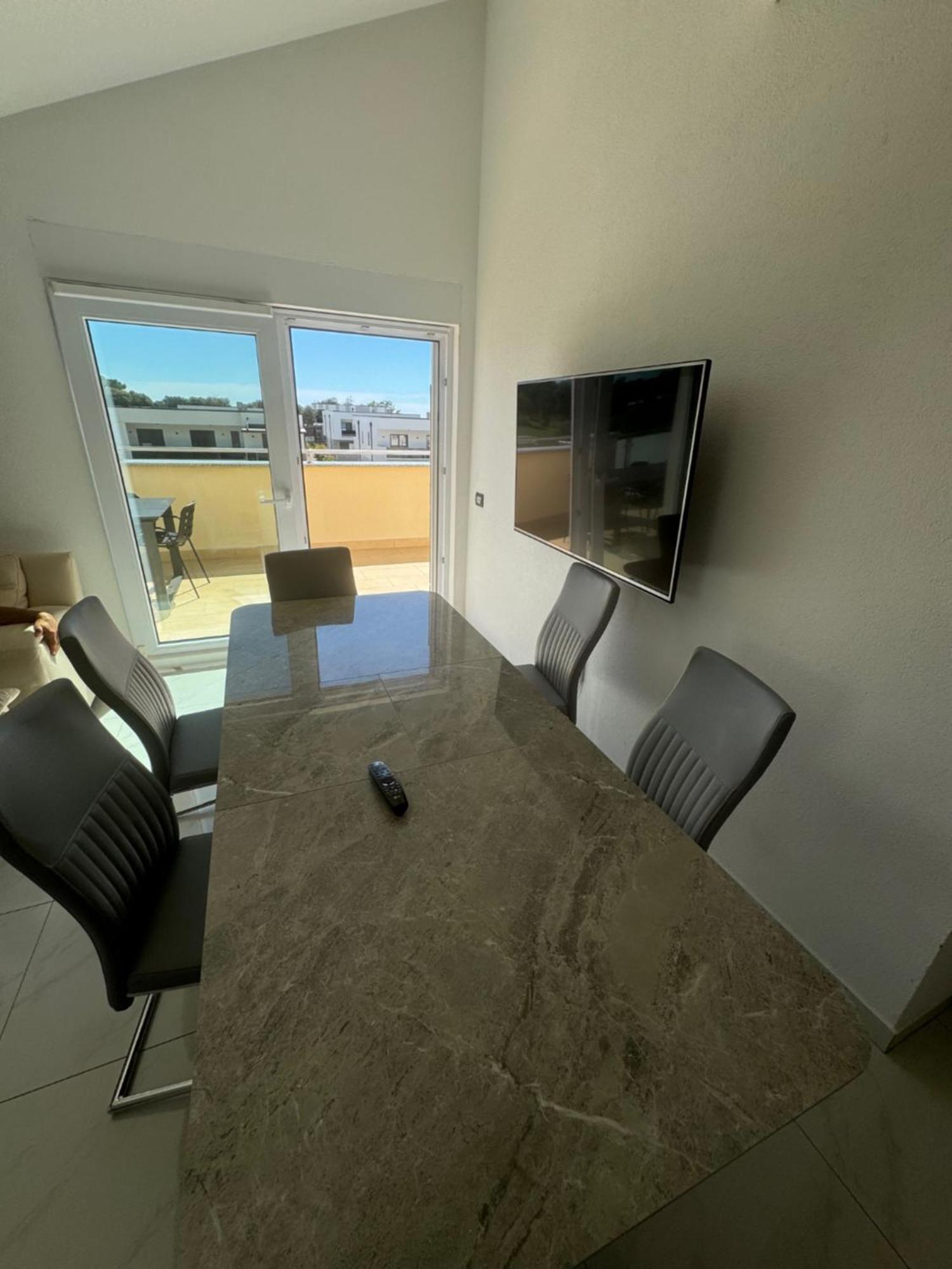 Funtana Appartements an der 1 Reihe vom Meer Exterior foto