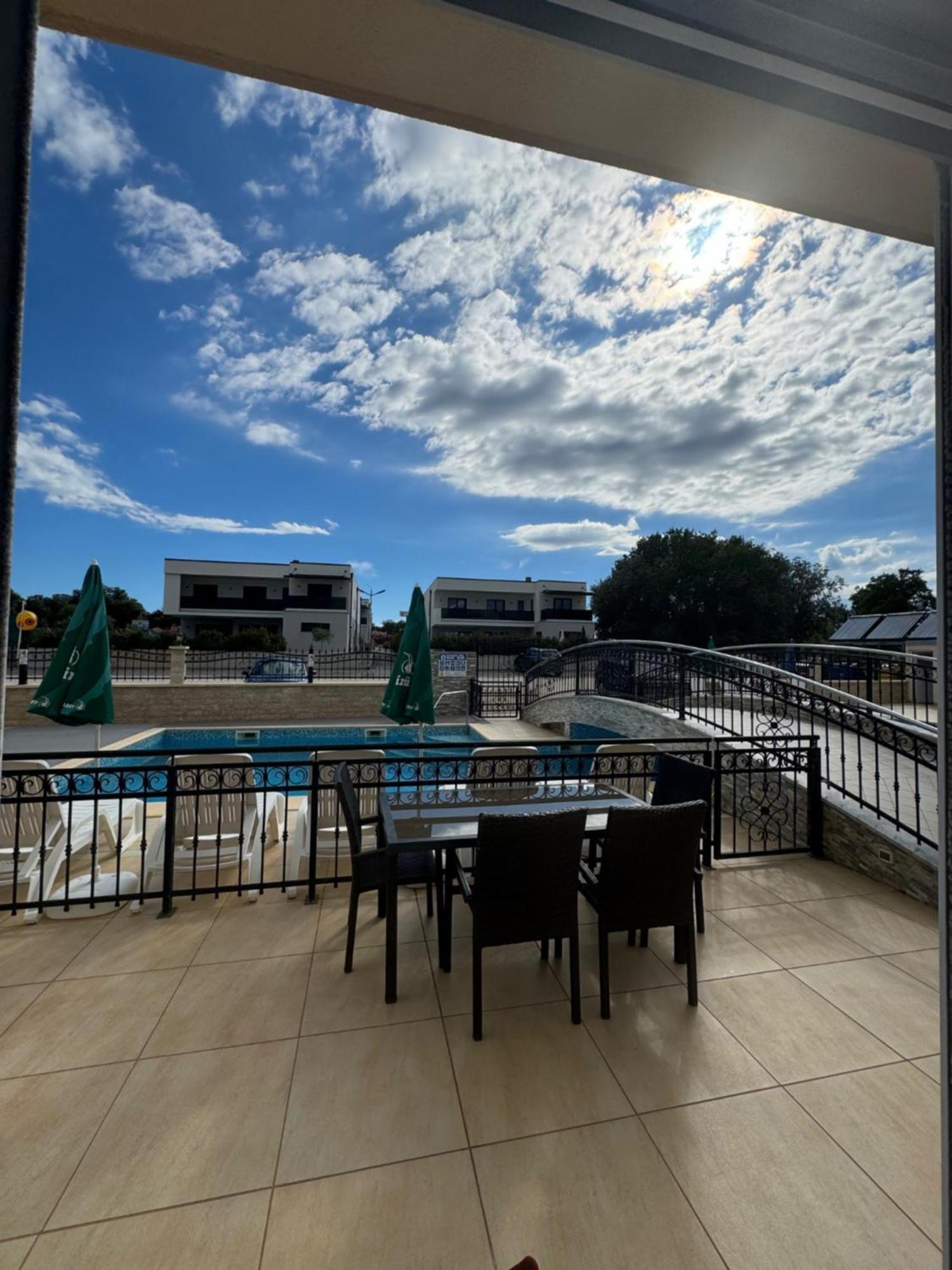 Funtana Appartements an der 1 Reihe vom Meer Exterior foto
