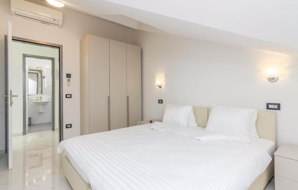 Funtana Appartements an der 1 Reihe vom Meer Exterior foto
