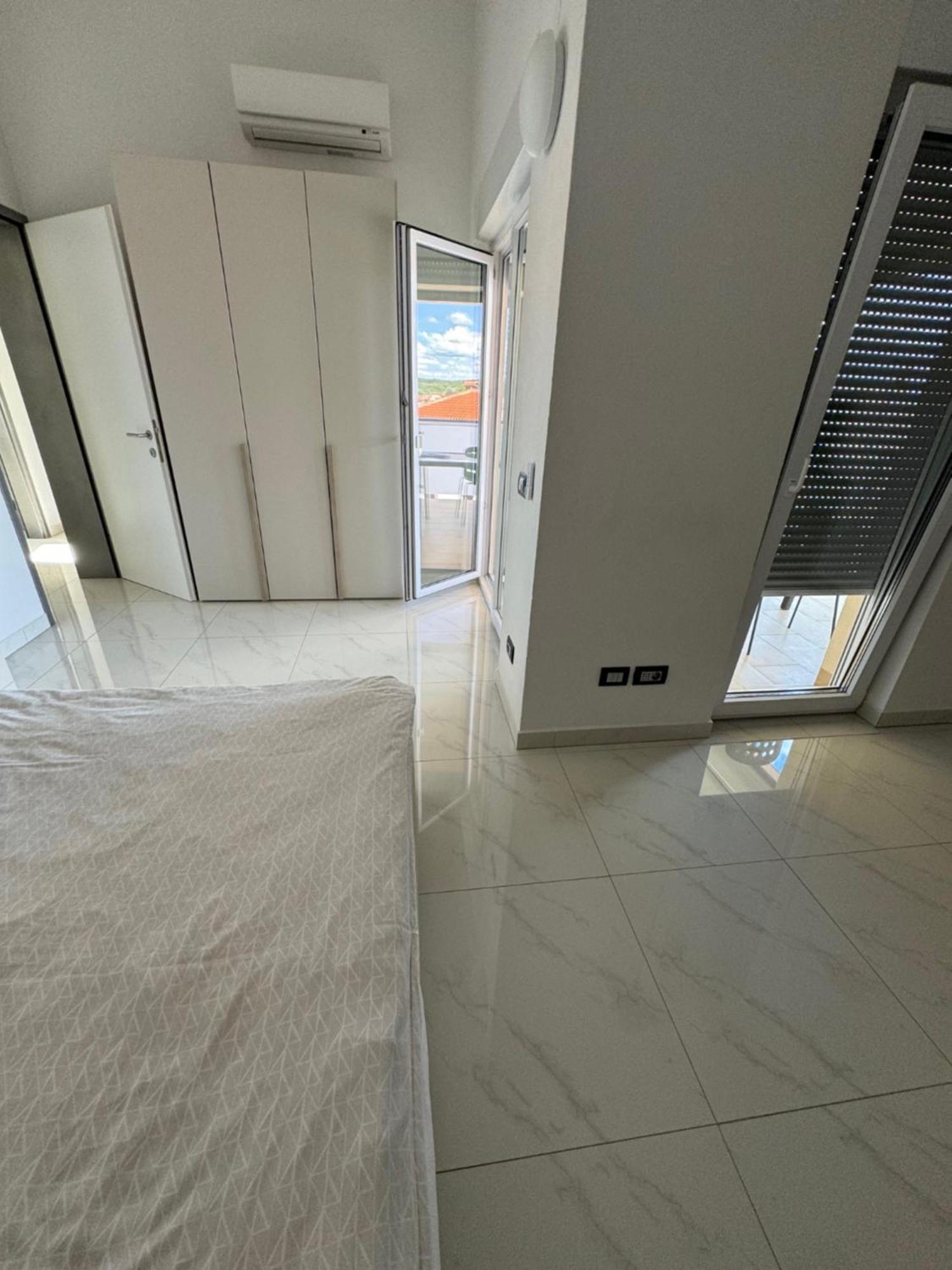 Funtana Appartements an der 1 Reihe vom Meer Exterior foto