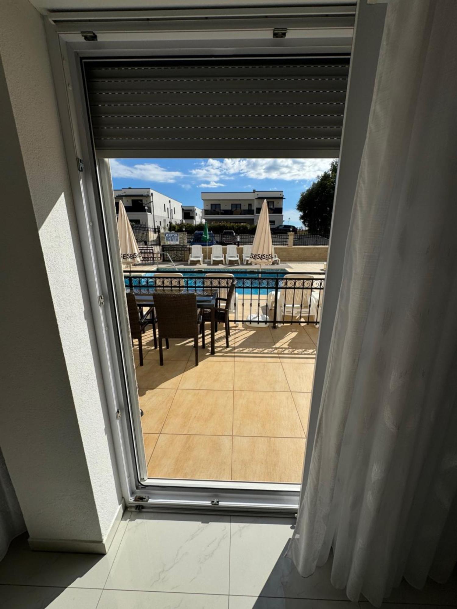Funtana Appartements an der 1 Reihe vom Meer Exterior foto