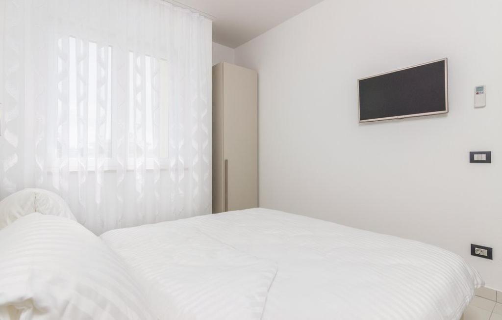Funtana Appartements an der 1 Reihe vom Meer Exterior foto