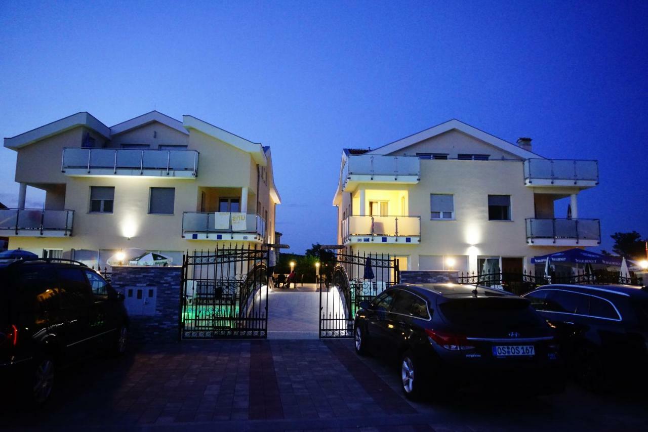 Funtana Appartements an der 1 Reihe vom Meer Exterior foto